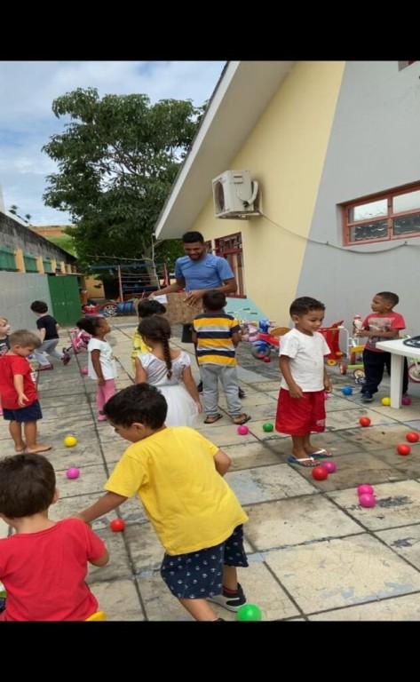 Recém-formado em educação física, Matheus de Jesus começa a atuar em creche municipal da Capital que fez parte de sua infância