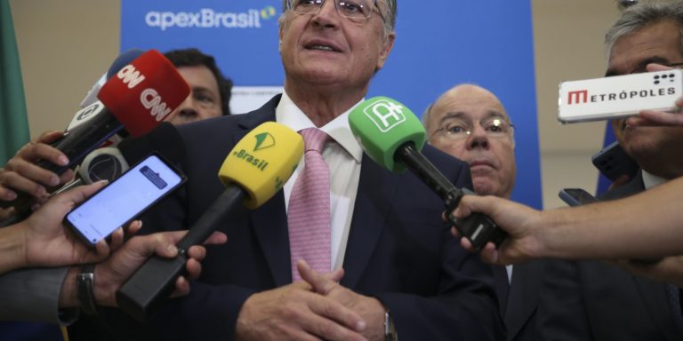 Novo arcabouço fiscal considerará superávit e dívida, diz Alckmin