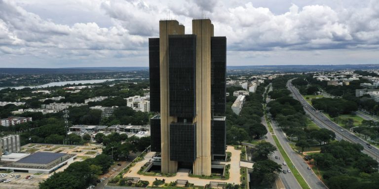 Mercado financeiro eleva projeção da inflação de 5,9% para 5,96%