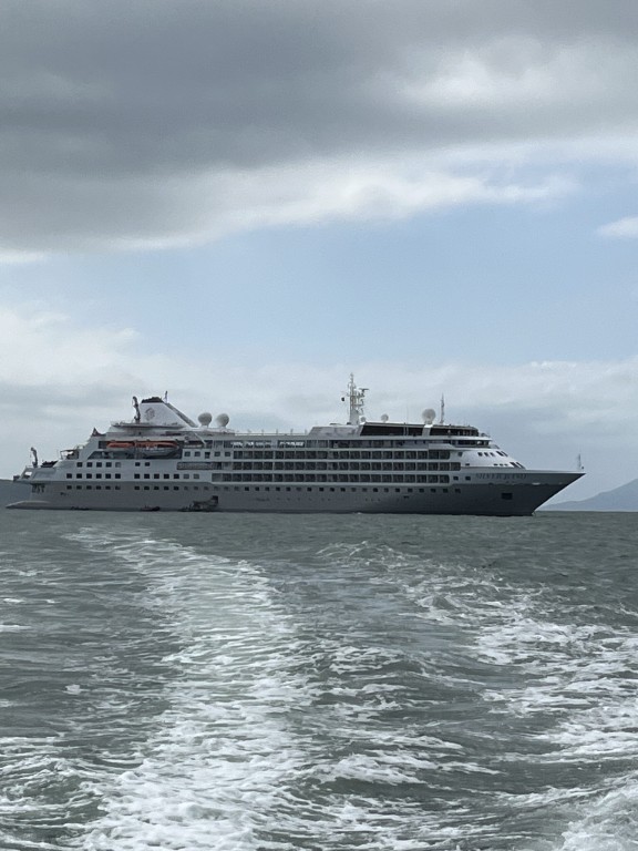 Balneário Camboriú recebeu navio de luxo neste sábado