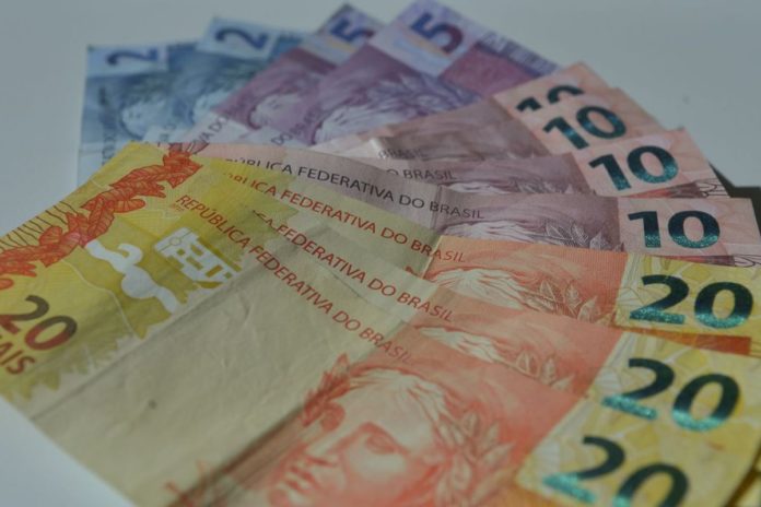 Conheça os detalhes sobre o pagamento do décimo terceiro salário aos trabalhadores brasileiros