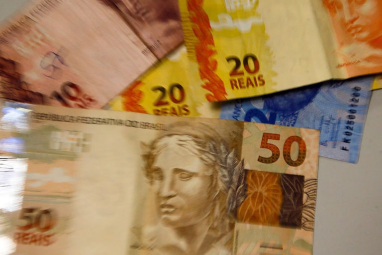 Brasileiros deixam de sacar R$ 7,08 bilhões em dinheiro esquecido nos bancos
