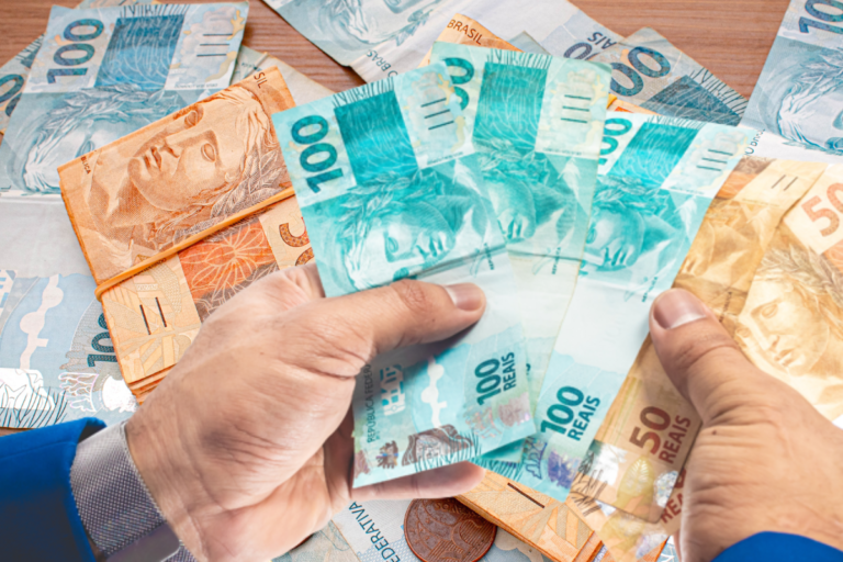 Mulheres podem receber Pix de R$ 1.000 para pagamento de aluguel; confira