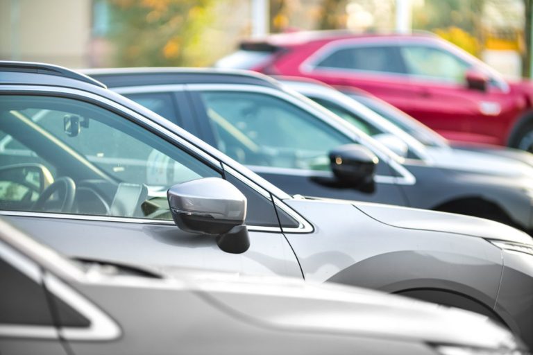 É possível financiar carro com o nome negativado? Confira