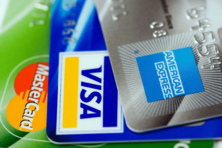Descubra 5 cartões de crédito ideais para quem tem baixo score