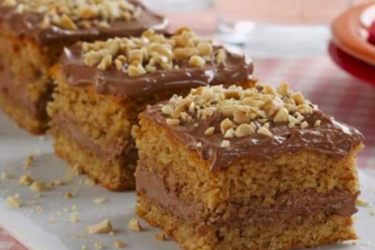 Bolo de Chocolate com toque de amendoim em apenas 5 minutos e sem forno!