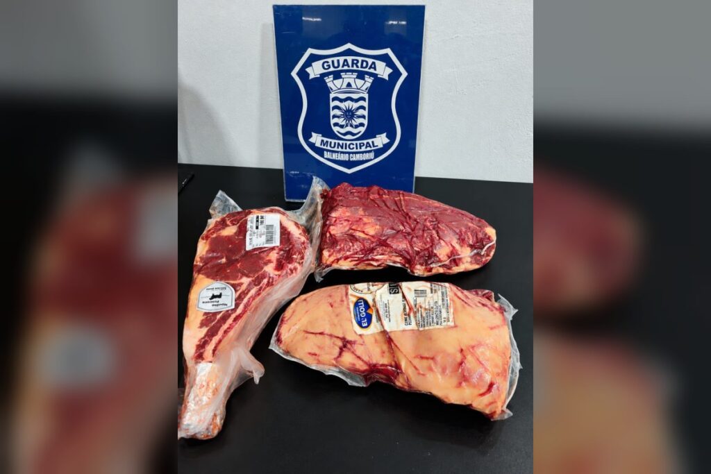 Açougueiro é preso furtando carne em supermercado de BC
