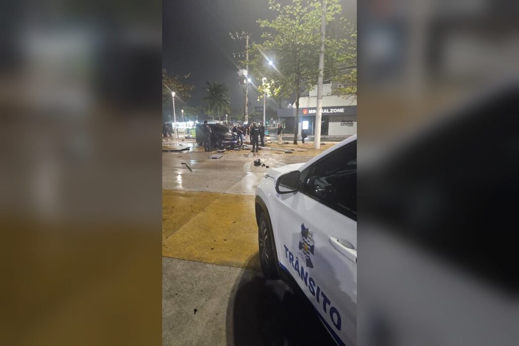 Agentes de BC atuam em acidente com Jeep Compass na Avenida Atlântica