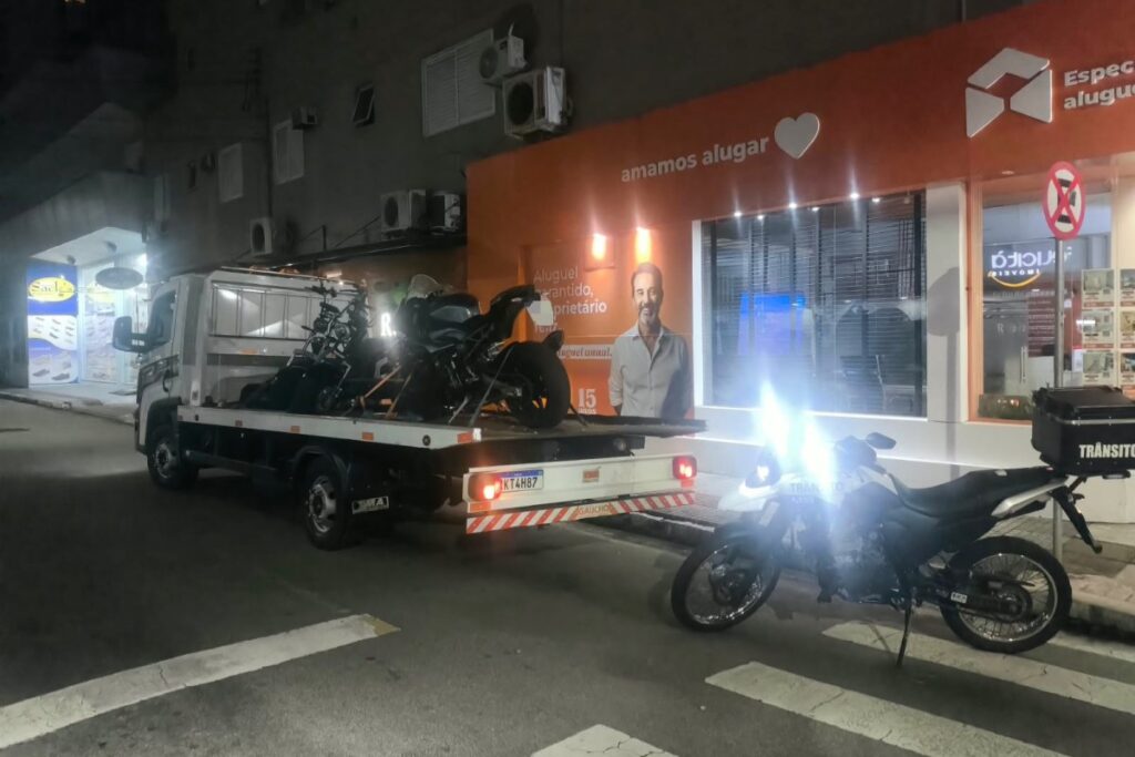 Colisão entre carro e motoneta fere mulher na Rodovia Rodesindo Pavan
