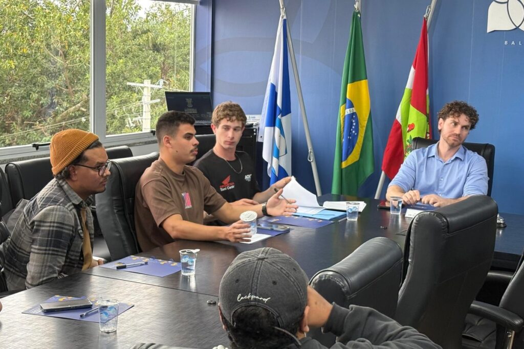 Entregadores de BC apresentam pautas em reunião com vice