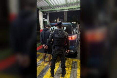 Homem procurado por extorsão é preso na rodoviária de BC