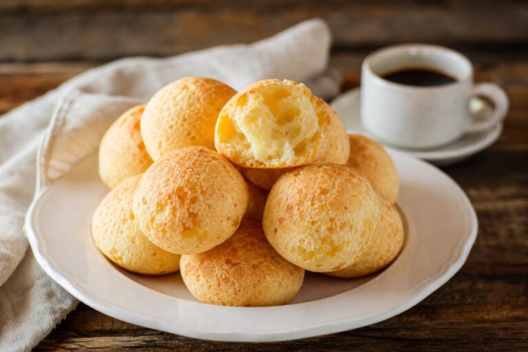 Pão de Queijo Crocante que Não Murcha – Receita Rápida para Acompanhar o Café