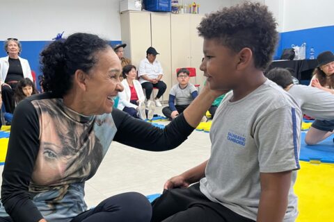 Projeto intergeracional reúne idosos e alunos em BC na Semana da Criança