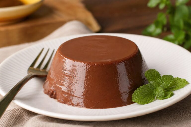 Pudim de Chocolate Cremoso – Sobremesa Gelada e Simples para Qualquer Ocasião