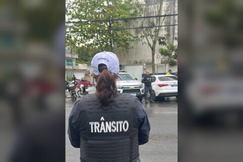 Trânsito segue lento nos locais de votação em BC